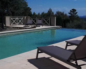 Villa Lou Coulabio - Stay in Provence with Private Pool and Panoramic View - Tourtour - Piscina