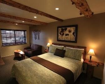 Sleepy Hollow Cabins & Hotel - Crestline - Спальня