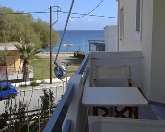 Adamas Rooms - Palaiochora - Μπαλκόνι