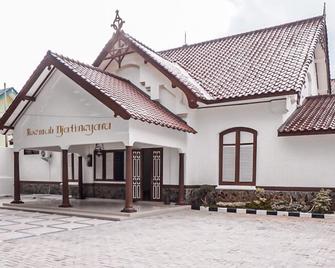 Roemah Djatinegara - Yakarta - Edificio