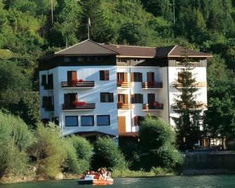 Hotel Acquevive - Scanno - Building