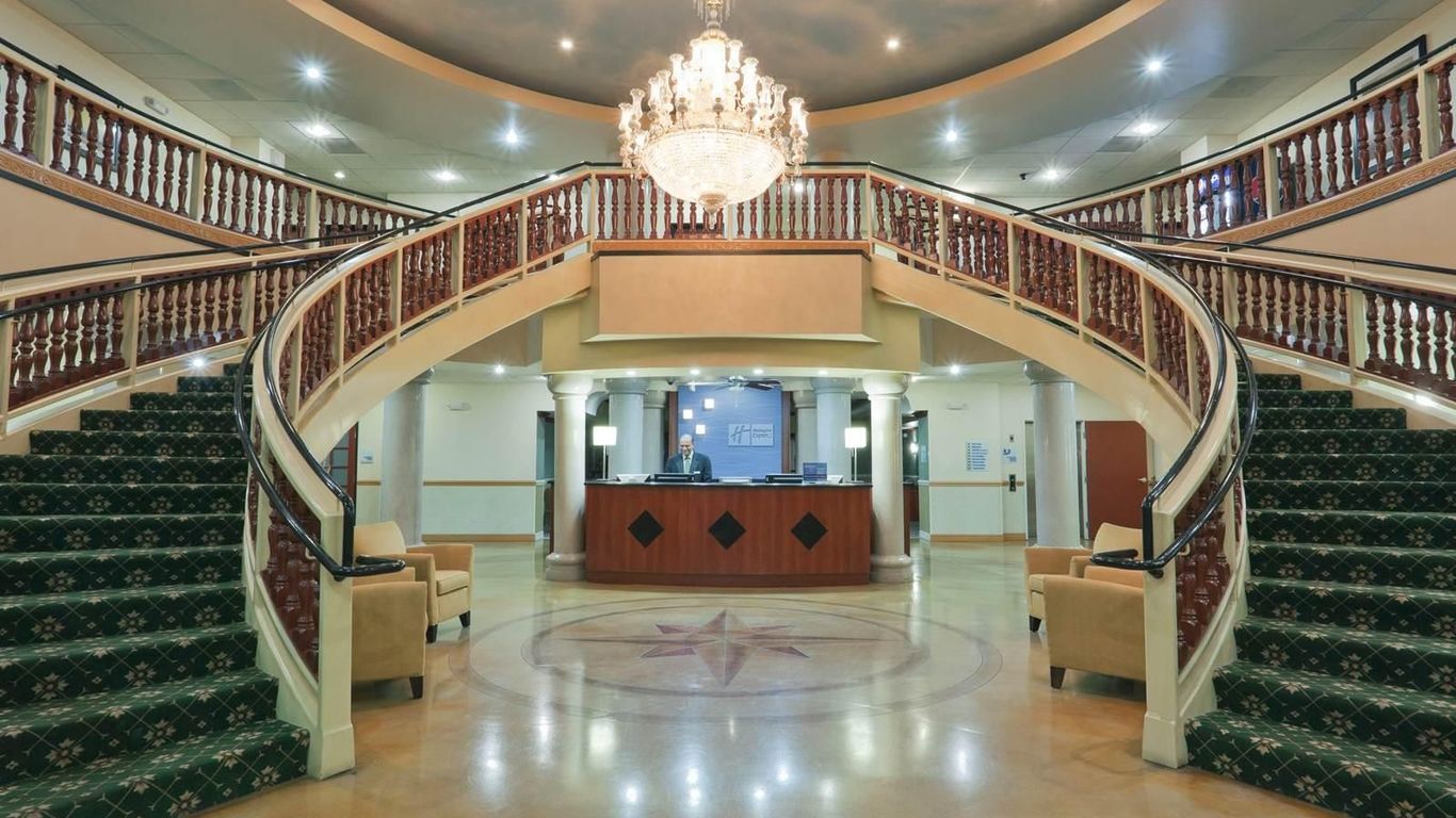 Holiday Inn Express & Suites Bakersfield Central By IHG