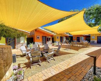 Downtown Kokopelli West 4 - Newly Remodeled Stylish Studio - Moab - Patio