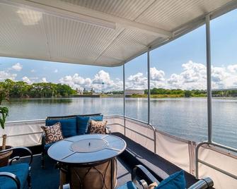 Water Lovers Retreat - Sanford - Balcony