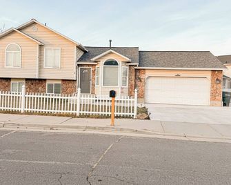 5 Br 3 Bath Home Centrally Located Near Slc Airport And Dt - Salt Lake City - Edificio