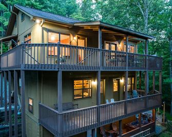 Escape Room Activity Movie Room Hot tub Creek Fire pit Quiet Family Retreat - Talking Rock - Building