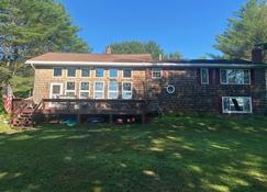 Cozy Rustic Taylor Pond Lake House with Private beach - Auburn - Gebouw