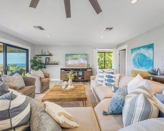 Kaanapali Plantation 11 · Modern Luxury Near Beach - Lahaina - Living room