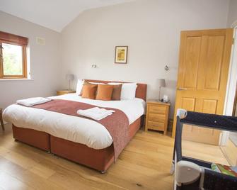 Delightful 3 bedroom cottage in a beautifully landscaped and private courtyard - Navan - Bedroom
