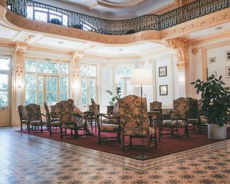 Appart'Hotel Le Splendid d'Allevard - Allevard - Lobby