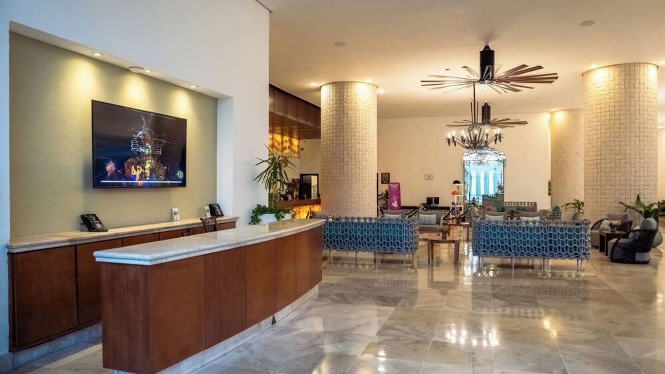 1BR Suite w/ Separate Living Room, Dining Area & Kitchen