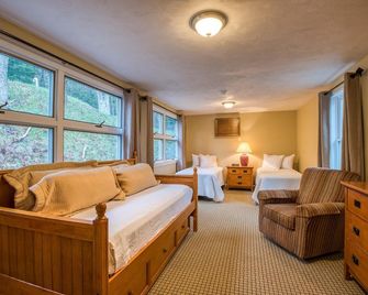 Purity Spring Resort - East Madison - Bedroom