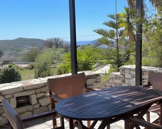 Holiday Home 'Kythiris Studios - Bungalow 2' with Sea View, Wi-Fi and Air Conditioning - Kalamos - Balkon