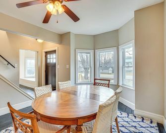 Altmar Home with Fire Pit Less Than 1 Mi to Salmon River! - Pulaski - Eetruimte