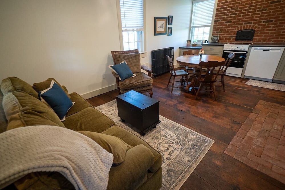 Cottage Living on Peaceful Lancaster Co. Farm - Elizabethtown - Вітальня