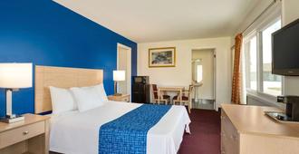 Travelodge by Wyndham Niagara Falls - Niagara Falls - Bedroom