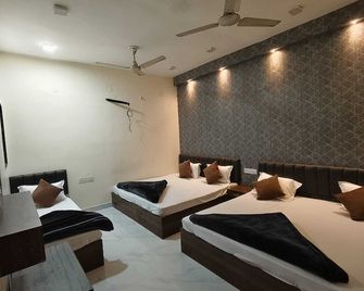 Manglam Guest House - Varanasi - Bedroom