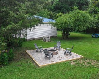 The Golf House @ by Land O' Lakes Golf Course in Whiteville, NC - Whiteville - Patio