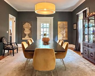 Mansion-On-The-Hill Elegance Close To All The Hudson Valley Has To Offer. - Kingston - Dining room