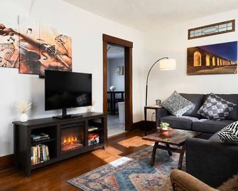 Classy Oberlin Stay | Near Dining, Shops & College - Oberlin - Sala de estar