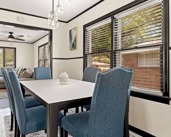 Pet Friendly, 5Min Downtown, Backyard & Firepit - Bartlesville - Essbereich