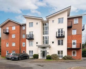 Coventry City Gem Sleeps 2 with Free Parking - Coventry - Building