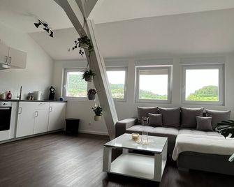 Stauffenberg Apartments - Albstadt - Wohnzimmer
