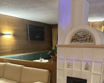 Hotel Alle Tre Baite - Santa Caterina Valfurva - Front desk