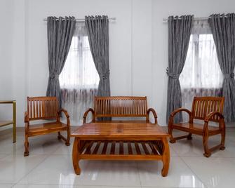 RedDoorz @ Kelapa Gading Permai - Yakarta - Sala de estar