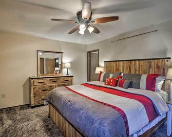 1 Block to Waterfront Grand Lake Condo with Balcony - Grand Lake - Schlafzimmer