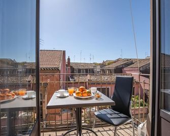 Tra l'Etna e il mare via Oberdan - Catania - Parveke