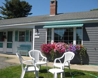 Mid-Town Motel - Boothbay Harbor - Patio