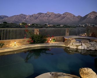 Majestic Panoramic Catalina Mt view, solar panels. see HA393567, 21095476, - Oro Valley - Piscina