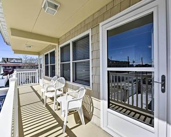 North Wildwood Condo with Pool, Walk to Boardwalk! - North Wildwood - Balcony