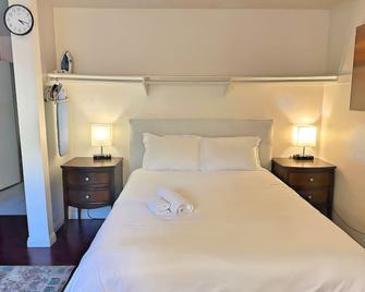 Magiq Private Master En-Suite W Private Bathroom, No Shared Spaces - Spring Valley - Bedroom