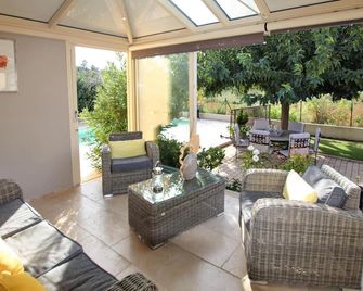 Stunning Home In Chateaurenard - Châteaurenard - Living room
