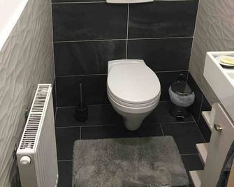 Treehouse apartment - Szeged - Baño