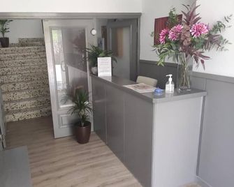 Hostal Cruce - Villafranca del Bierzo - Front desk