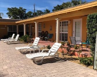 Amazing 1 Bedroom, Half block to beach Stay a week save 10% or month save 20% - Fort Lauderdale - Pátio