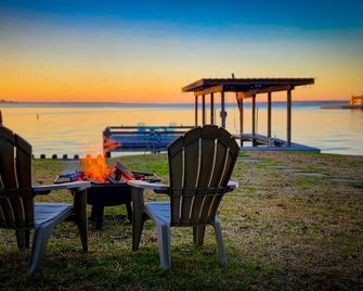 ‣ Lake Livingston Waterfront House, Sunset views. Deep water, Fishing, Kayaking. - Livingston - Patio