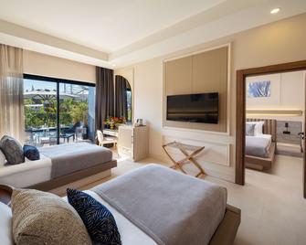 Liu Resorts - Side - Bedroom