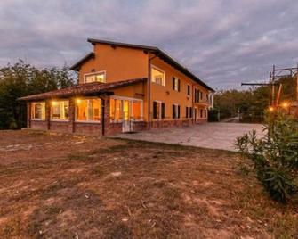 B&B Casale Il Poggio - Castel Rocchero - Bâtiment