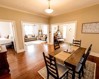 Maple CanyonPet-friendly fenced yardRV Parking - Mount Pleasant - Dining room