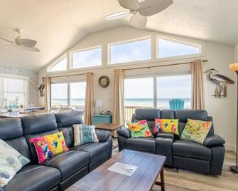 K0097 Aqua Dreams Is Your Oceanfront Dream! Hot Tub, Rec Room, And More! - Wanchese - Living room