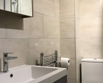 Bright Oxford Apartment - Oxford - Bathroom