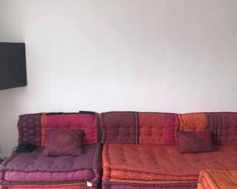 Apartment just outside Paris - Créteil - Living room
