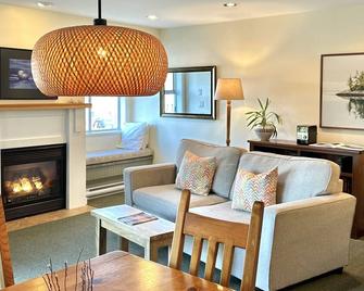 The Anchorage- The Perfect Waterfront Suite !!! - Tofino - Sala de estar