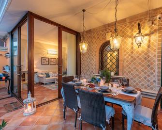 Villa Corallina A Luxury 2 Bedrooms Villa - Pomezia - Sala pranzo