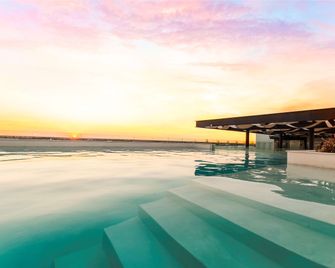 إن إتش كوليكشن ميريدا باسيو مونتيخو - ميريدا - حوض السباحة