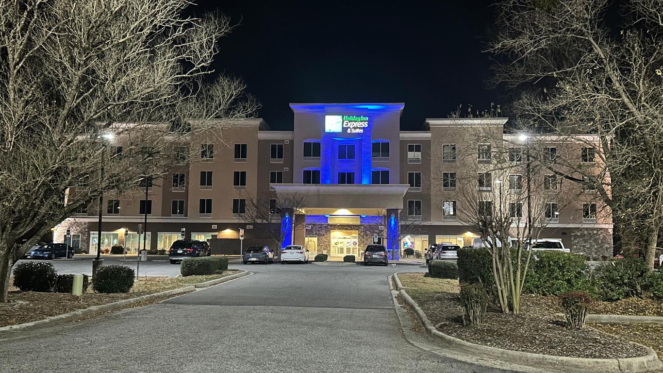 Holiday Inn Express & Suites Goldsboro - Base Area